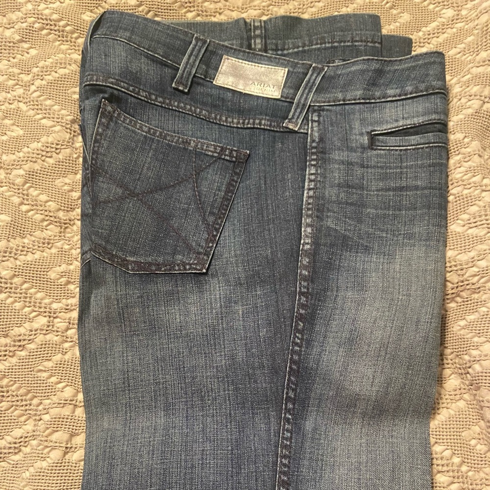 32L Ariat Trouser like new!